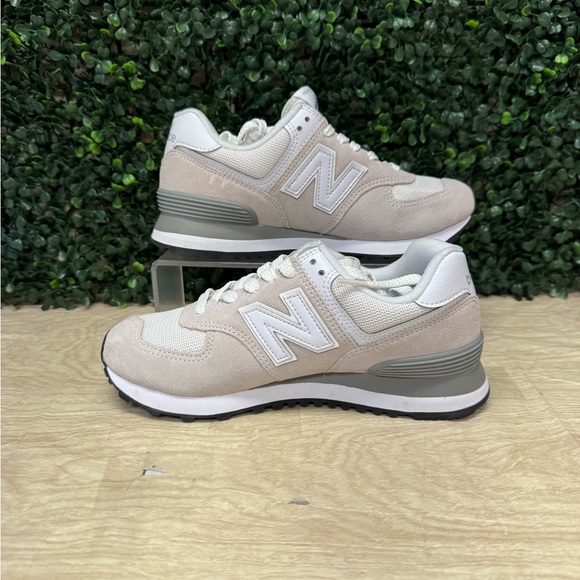 New Balance Classic 574 - M5/W6.5 - Picture 2 of 8